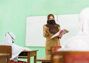 Presiden Prabowo Canangkan Bantuan Langsung Rp 300.000/Bulan untuk Guru Honorer di Hari Pendidikan Nasional