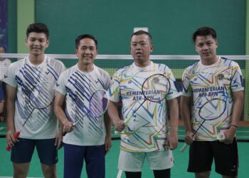 Menteri Nusron dan Wali Kota Palembang Tunjukkan Semangat Sportivitas di Lapangan Bulu Tangkis PORNAS KORPRI XVII