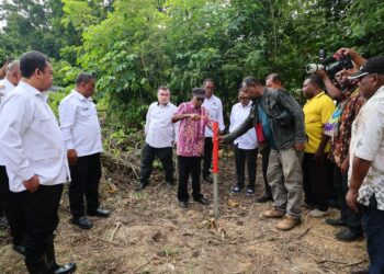 Realisasi Percepatan Sertipikasi Tanah Ulayat di Papua, Menteri Nusron Saksikan Pemasangan Patok Skouw Yambe